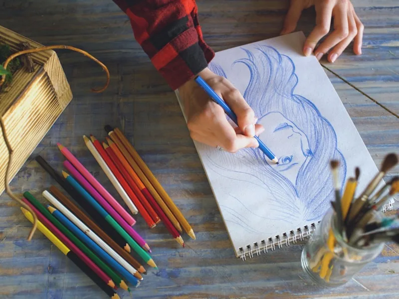 7 признаков того, что ребёнку пора заниматься рисованием